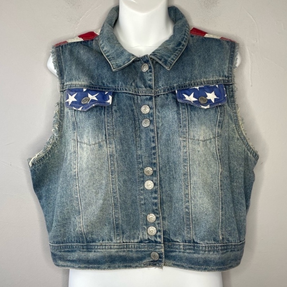 LEI Americana Patriotic Flag Distressed Denim Jean Vest